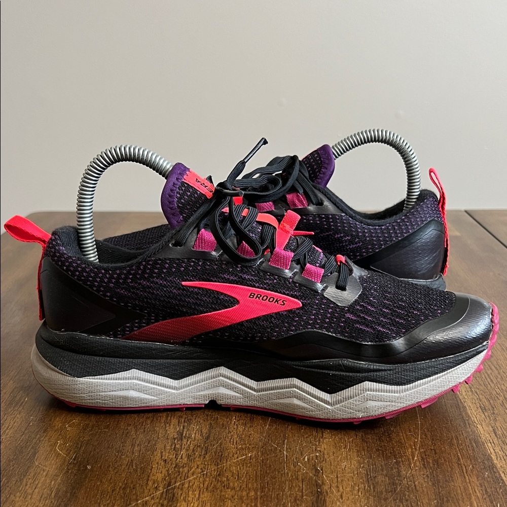 Brooks Caldera 5 Purple and Pink Athletic Running Shoes Womens Size 7.5 - Picture 7 of 14
